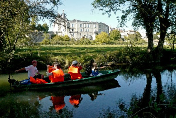 Balade en barque sur la Seugne à Jonzac